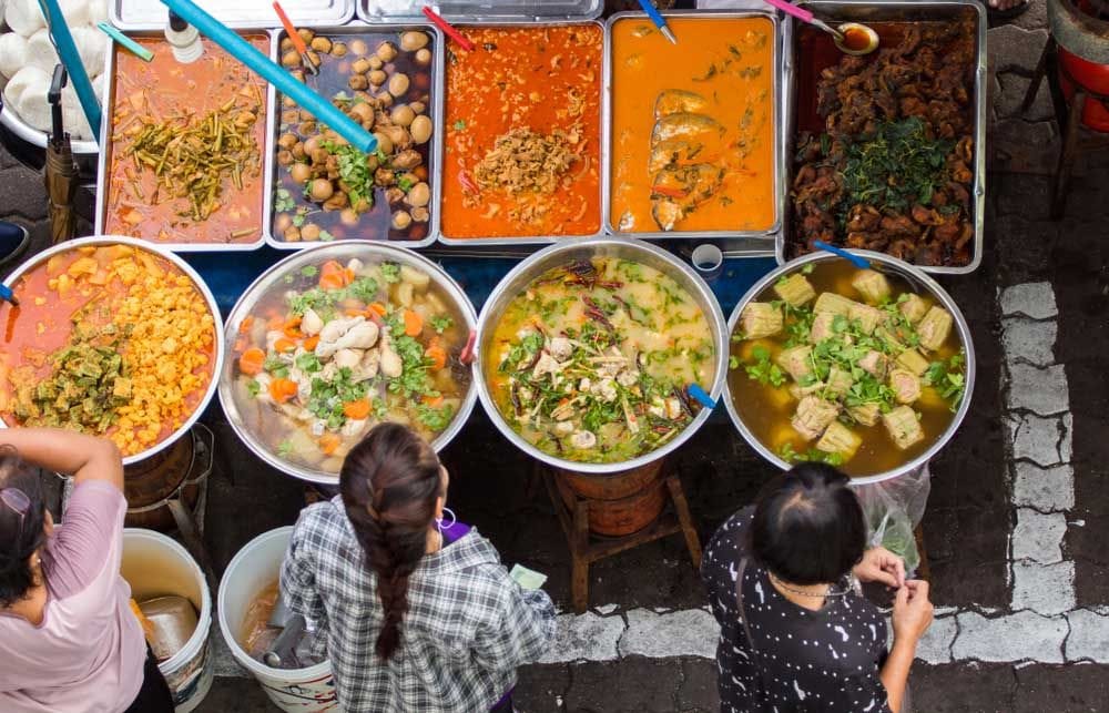 Berbagai Macam Makanan Pedas di Street Food